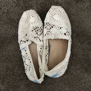 TOMS crochet lace sz 8 EUC